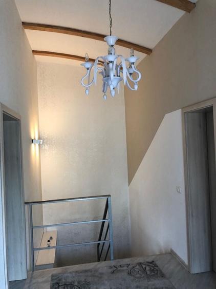 Apartament cu 5 camere decomandat în Aradului