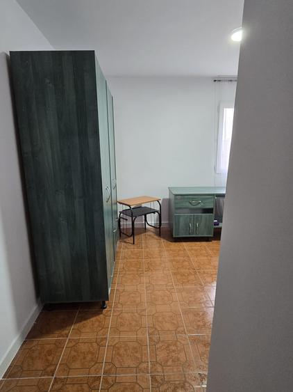 Garsonieră decomandată în Titan