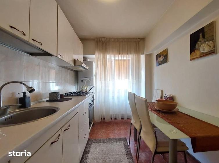 Apartament cu 3 camere în Piața