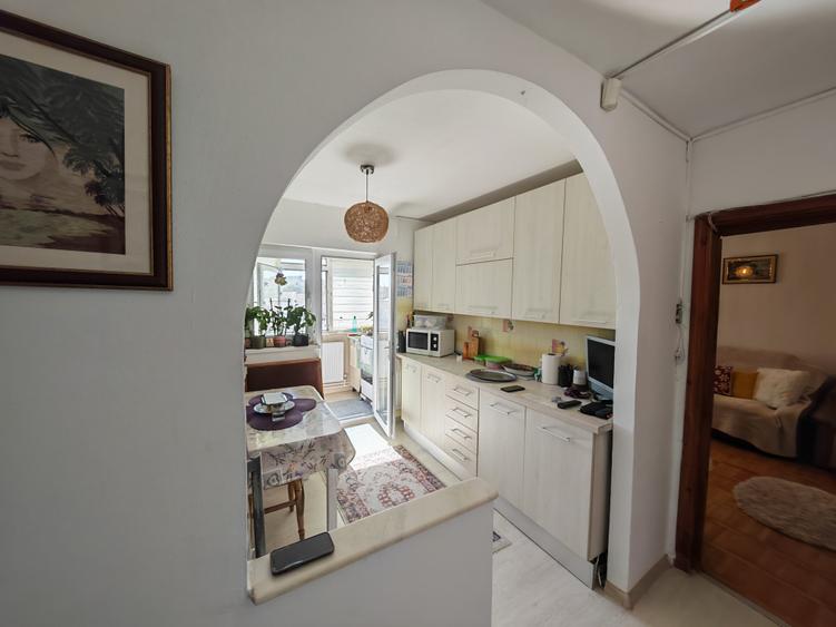 Apartament cu 3 camere decomandat în Dacia