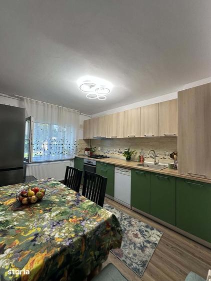 Apartament cu 3 camere decomandat în Micro 17