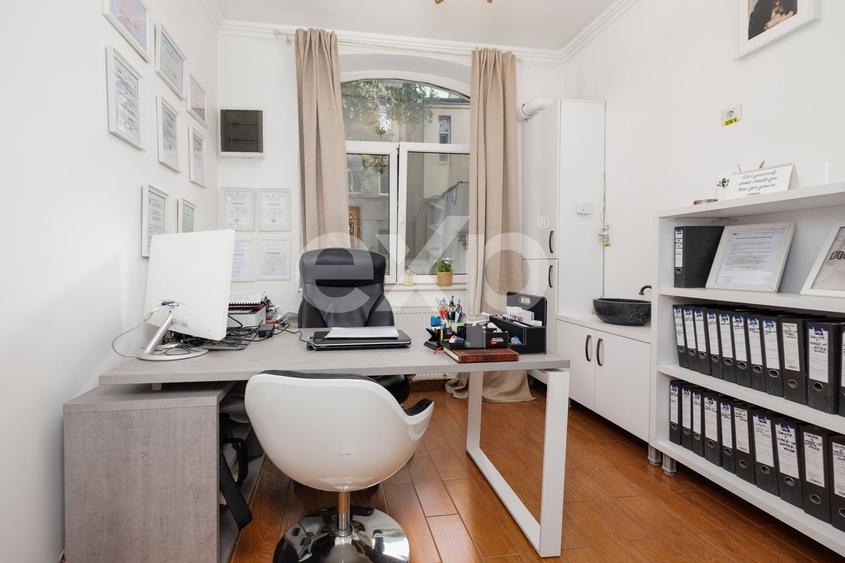 Apartament cu 5 camere decomandat, mobilat în Romană