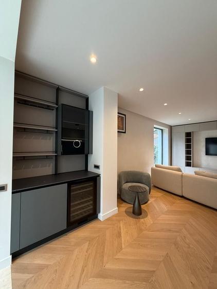 Apartament cu 4 camere în Iancu Nicolae