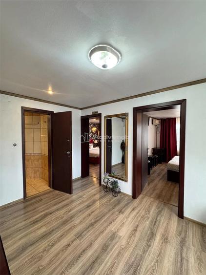 Apartament cu 3 camere decomandat în Horea
