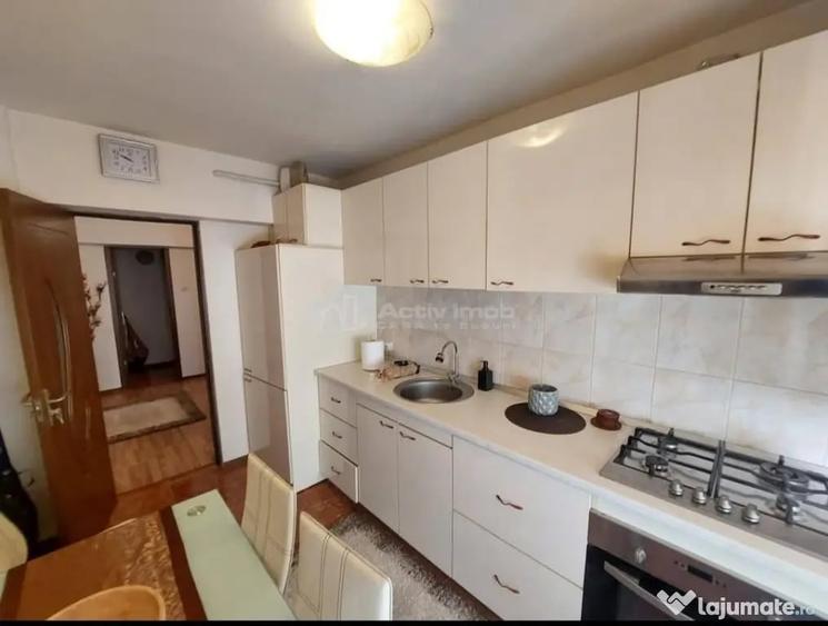 Apartament cu 3 camere semidecomandat în Ultracentral