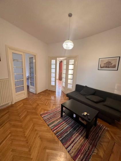 Apartament cu 3 camere semidecomandat în Central