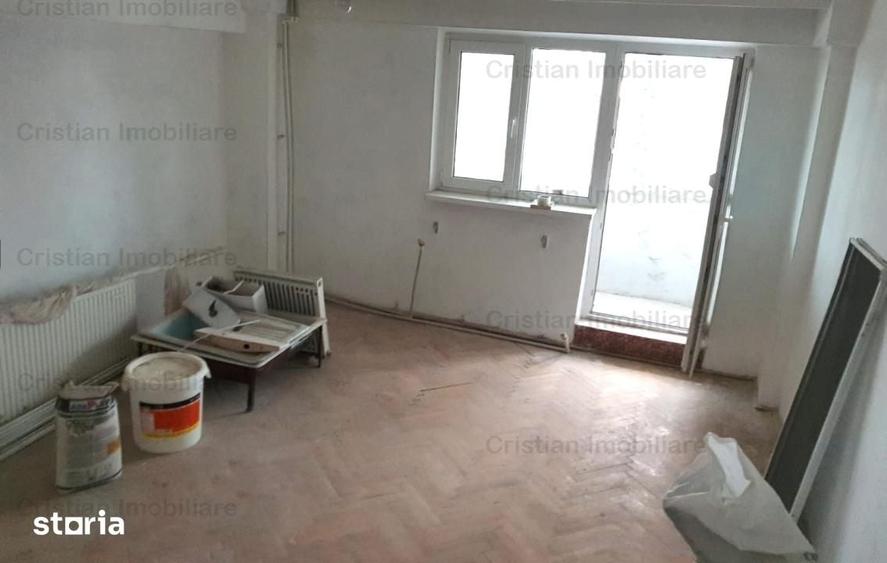 Apartament cu 4 camere decomandat în Republicii