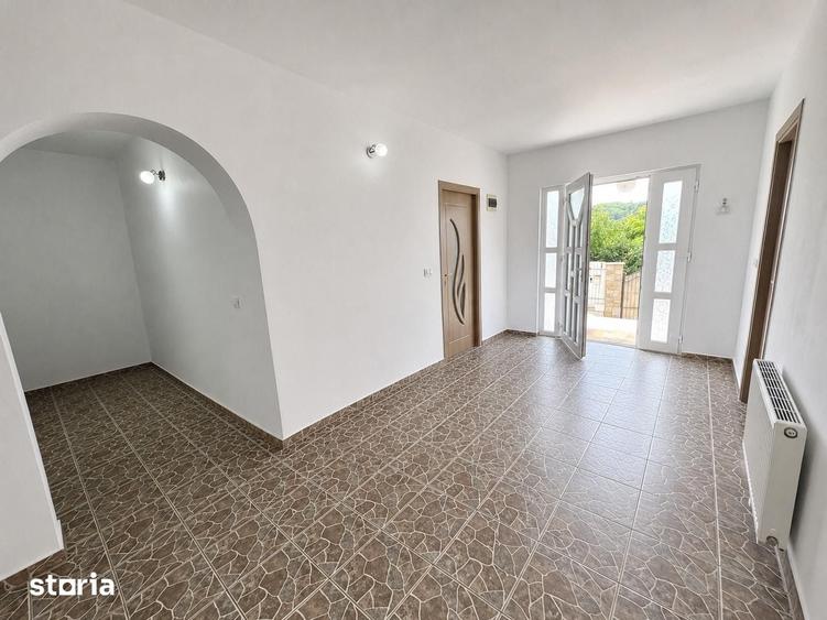 Casă cu 5 camere cu Teren 554 Mp în Mărgineni