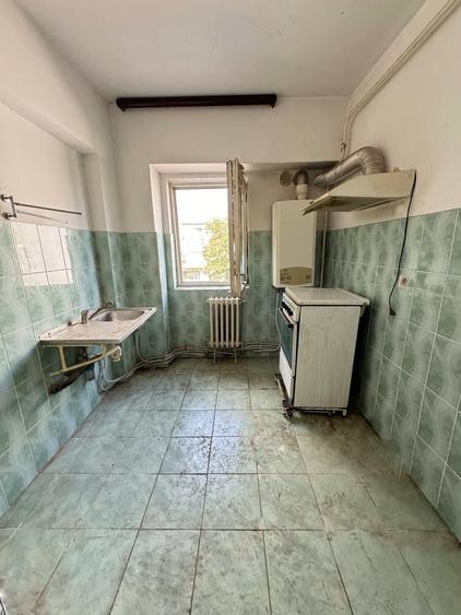 Apartament cu 2 camere semidecomandat, mobilat în Bârlad