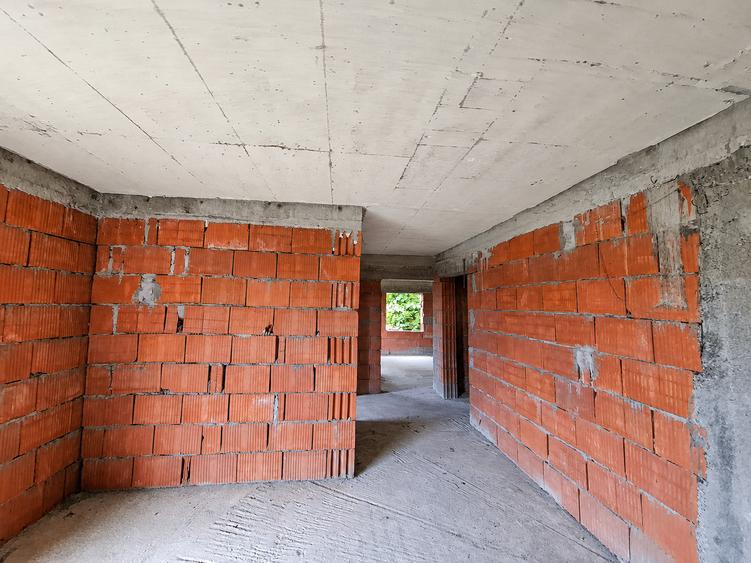 Casă individuală cu 6 camere cu Teren 1294 Mp în Olanu