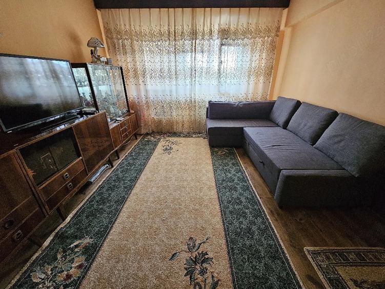 Apartament cu 3 camere decomandat în Obor