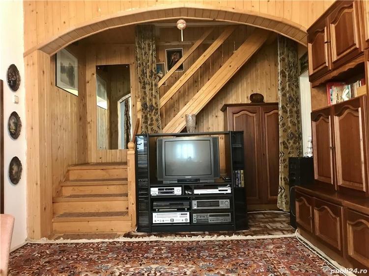 Casă cu 8 camere cu Teren 776 Mp în Urlați