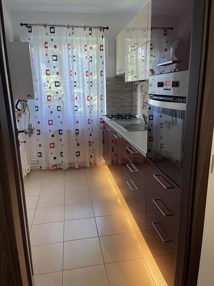 Apartament cu 3 camere decomandat în Românești