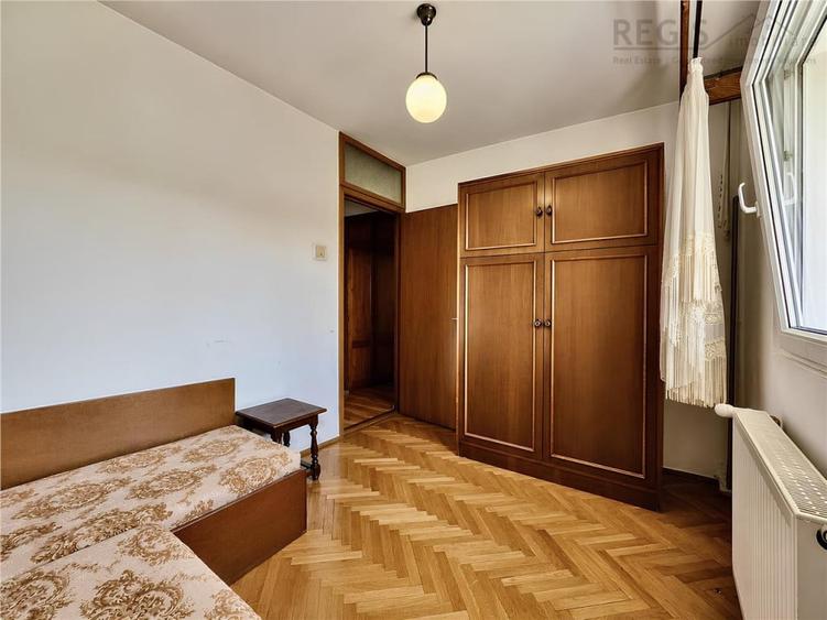 Apartament cu 4 camere decomandat în Sud