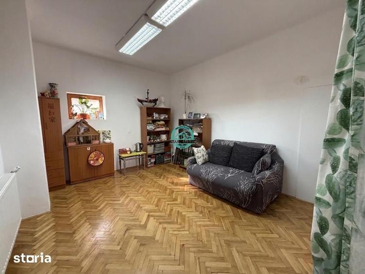 Casă cu 8 camere cu Teren 314 Mp în Central