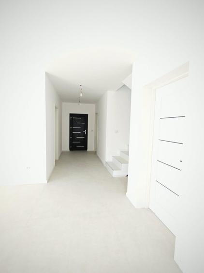 Casă individuală cu 4 camere cu Teren 360 Mp în Periferie