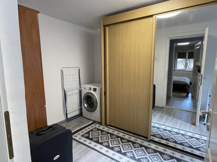 Casă individuală cu 5 camere cu Canalizare în Central