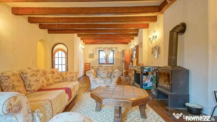 Casă cu 16 camere cu Teren 1368 Mp în Timișu de Sus
