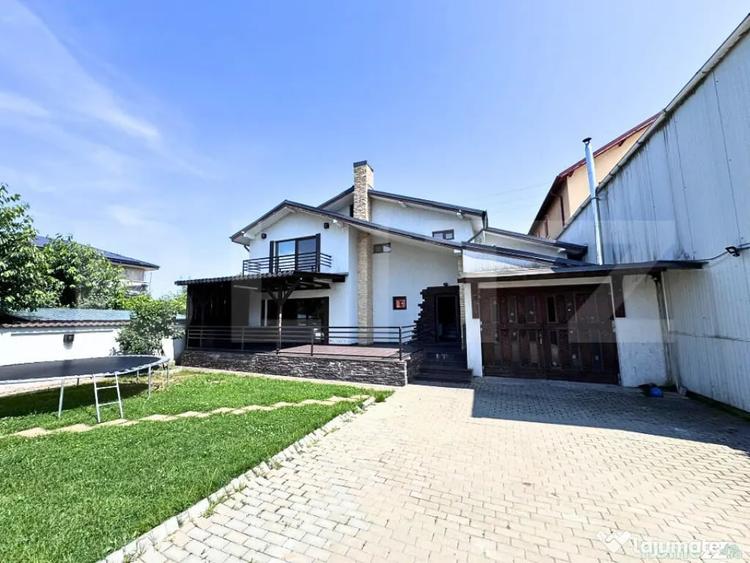 Casă cu 7 camere cu Teren 400 Mp în Central