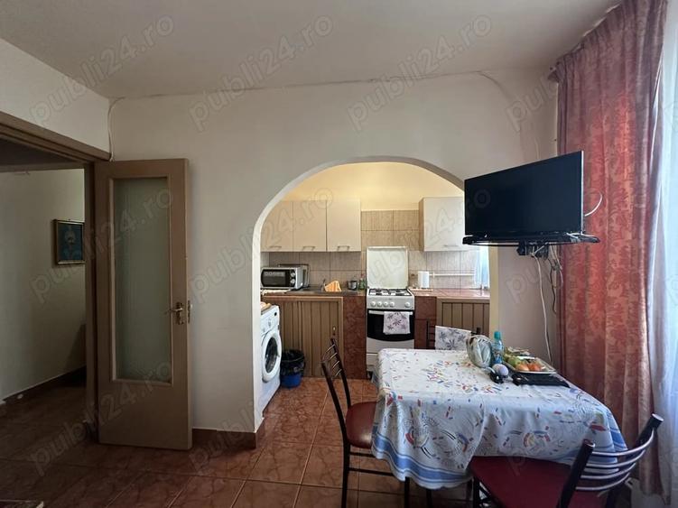 Apartament cu 3 camere în Malu Roșu