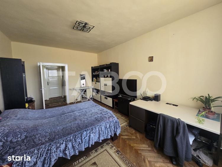 Apartament cu 5 camere decomandat în Terezian