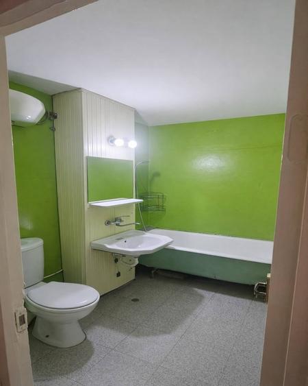 Apartament cu 4 camere decomandat în Dâmbul Rotund