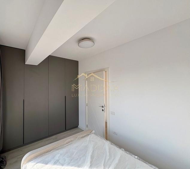 Apartament cu 3 camere semidecomandat, mobilat în Băneasa
