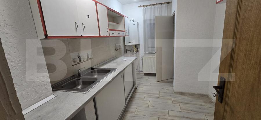 Apartament cu 3 camere decomandat, mobilat în Micro 17
