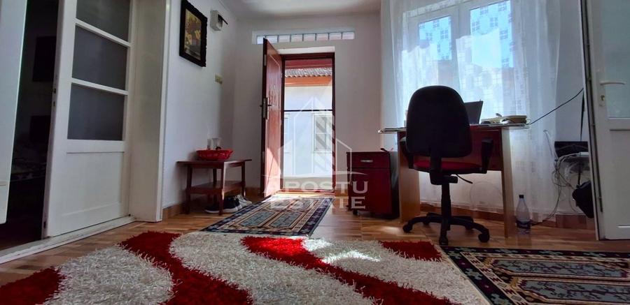 Casă individuală cu 5 camere cu Canalizare în Sud