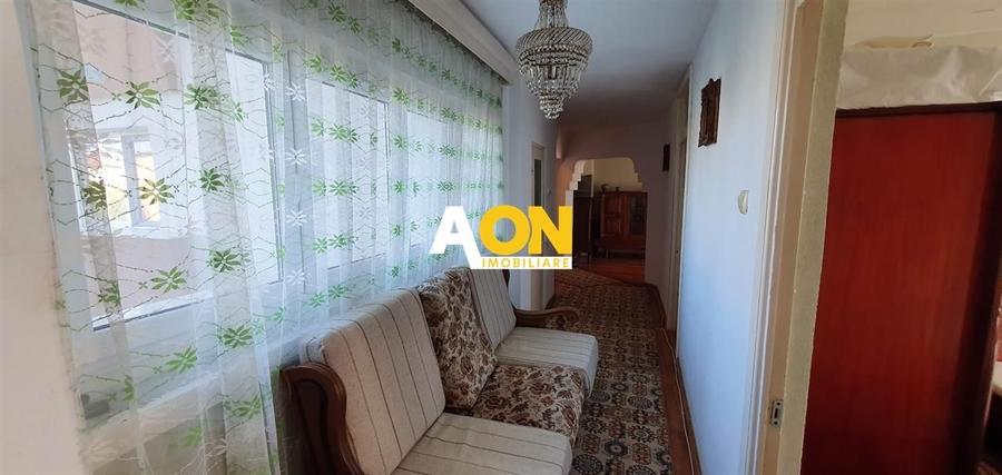 Apartament cu 4 camere decomandat, mobilat în Cetate