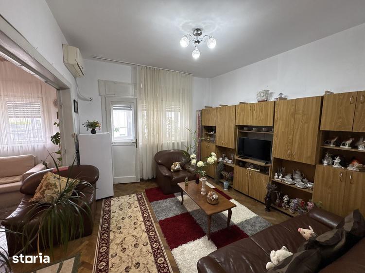 Apartament cu 4 camere în Victoriei