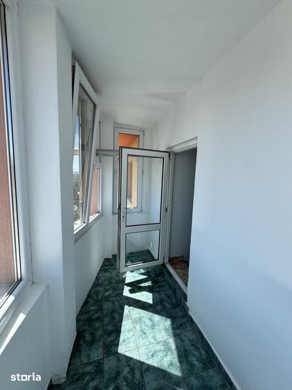 Apartament cu 3 camere decomandat în Exterior Vest