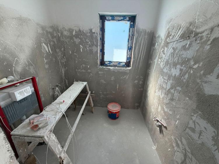 Duplex cu 4 camere cu Canalizare în Central