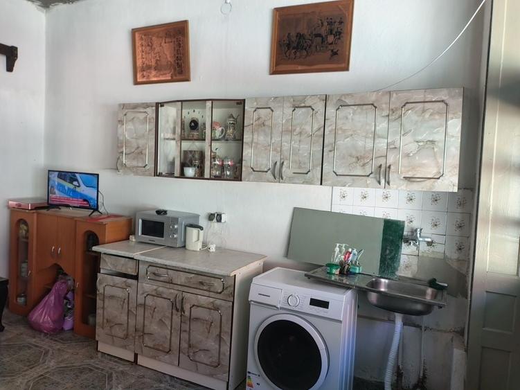 Casă cu 4 camere în Chisindia