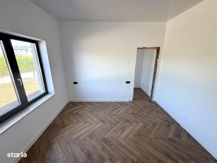 Casă cu 4 camere în Breazu