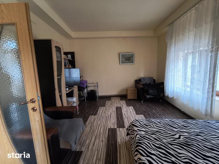Apartament cu 3 camere decomandat în Peninsula