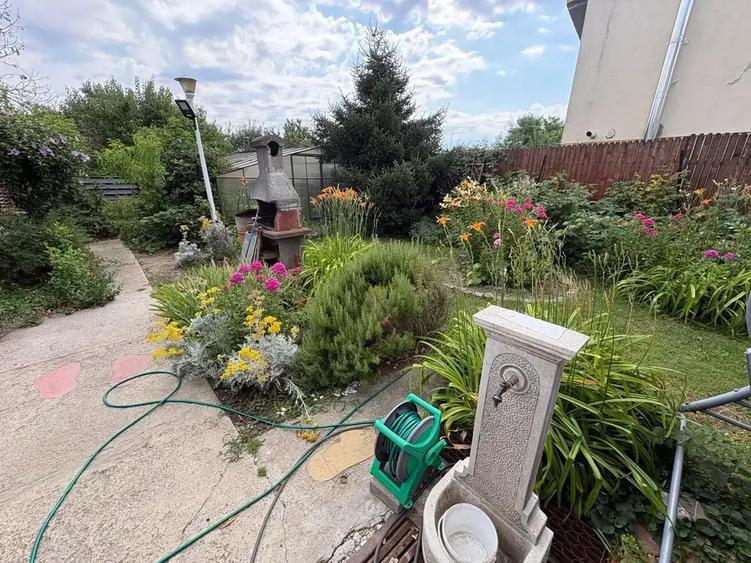 Casă individuală cu 7 camere cu Canalizare în Dărăști-Ilfov