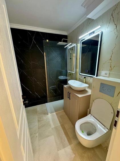 Apartament cu 3 camere decomandat în Palat