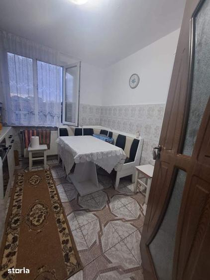 Apartament cu 4 camere decomandat în Central