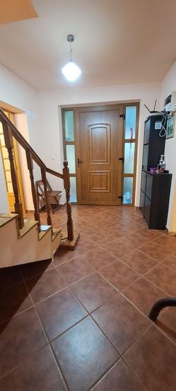 Casă individuală cu 4 camere cu Canalizare în Gara de Est