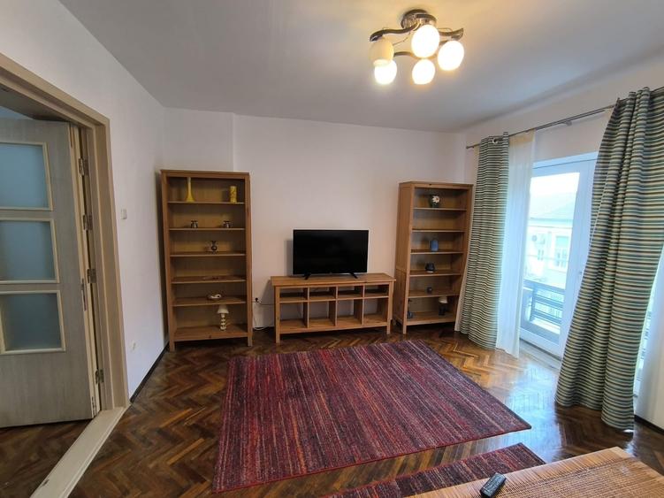 Apartament cu 3 camere, mobilat în Ultracentral