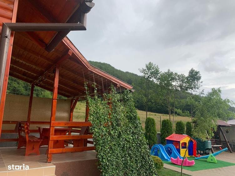 Casă cu 4 camere cu Teren 1200 Mp în Central