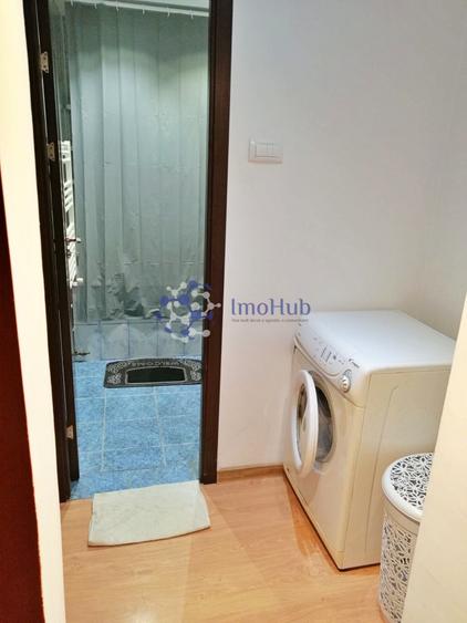 Apartament cu 3 camere semidecomandat, mobilat în Central