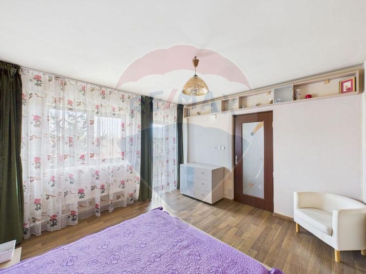 Casă cu 5 camere cu Teren 343 Mp în Central