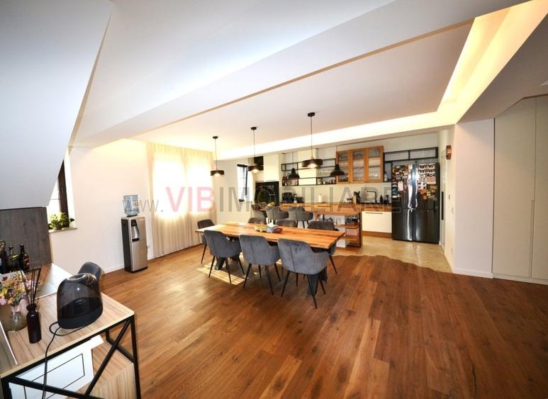 Casă cu 12 camere cu Canalizare în Odăi