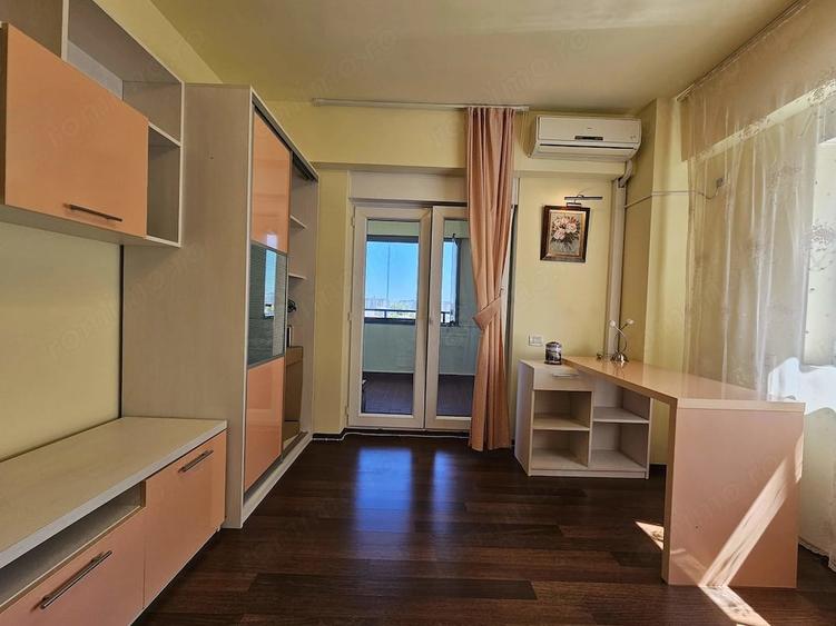 Apartament cu 3 camere semidecomandat în Plevnei