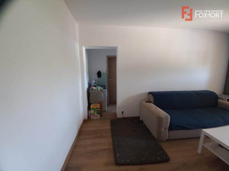 Apartament cu 3 camere semidecomandat, mobilat în UMT