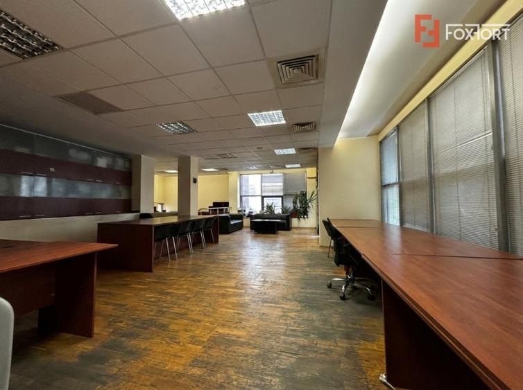 Birou, de 180 mp, în Complex Studențesc