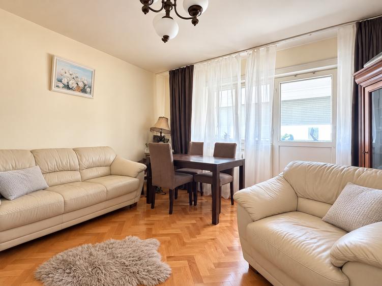 Apartament cu 3 camere decomandat în Complex Studențesc