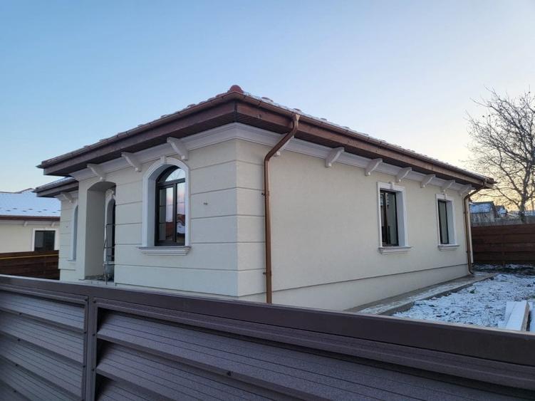 Casă individuală cu 4 camere cu Teren 430 Mp în Cătămărești-Deal